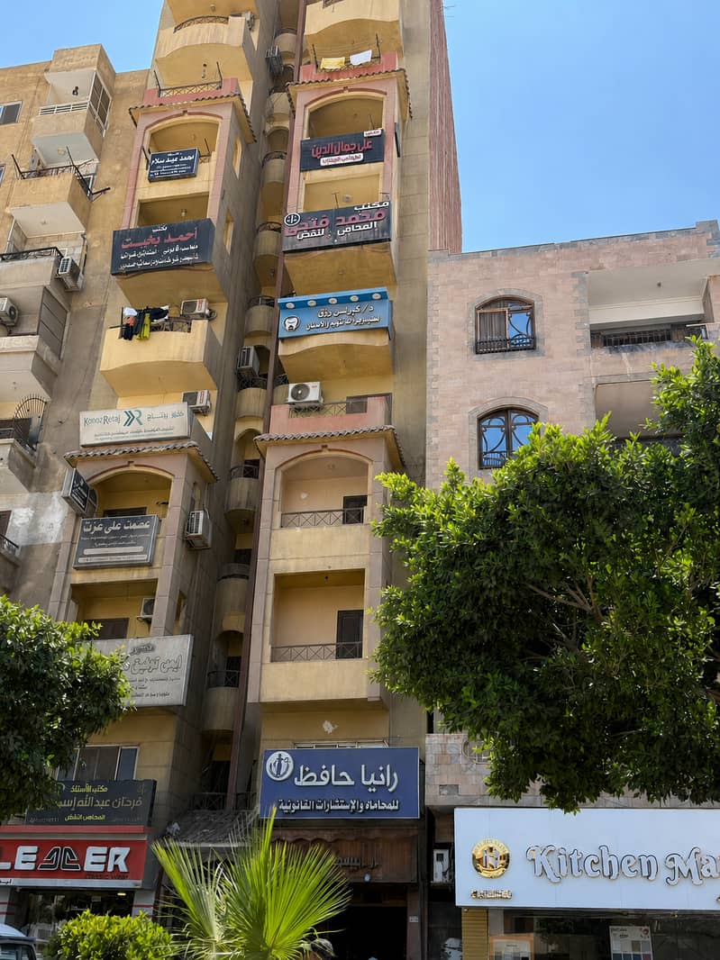 أمام مجمع المحاكم. تطل على شبين. ١٠٠ متر. ثلاث غرف و صالة أمام مجمع المحاكم. تطل على شبين. ١٠٠ متر. ثلاث غرف و صالة