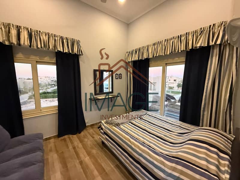 8 94313. jpg
