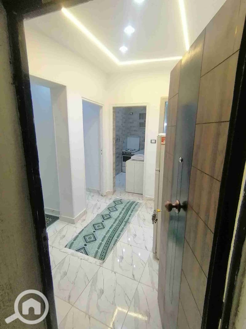 Furnished apartment in Maadi, close to Maadi Metro, Tahrir Square, the corniche, and Sadat Academy. Second number from the main street, on the first floor, consisting of two bedrooms, a two-piece living room, a bathroom, a kitchen, and a balcony. - Widok 2
