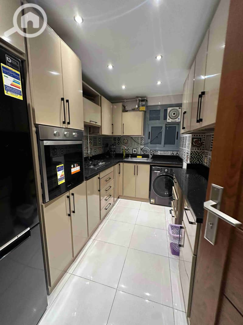 For rent, first occupancy, furnished hotel apartment with hotel finishing near Safir Hotel in the square. The space is for upscale and distinctive living in Dokki. - Widok 3