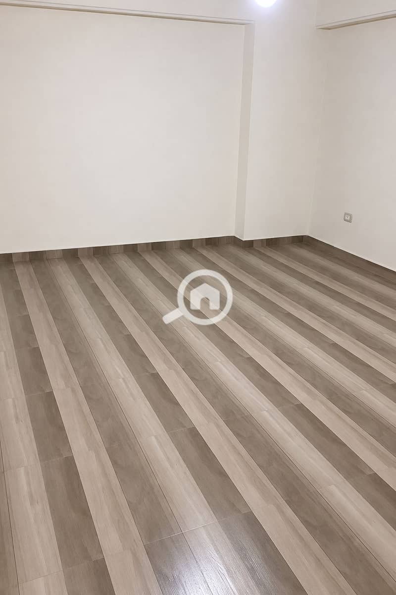 7 1000645316. png