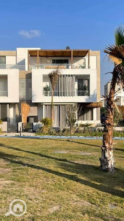 5 Bedroom Townhouse for Sale in 6th of October, Giza - FB_IMG_1738851140265. jpg