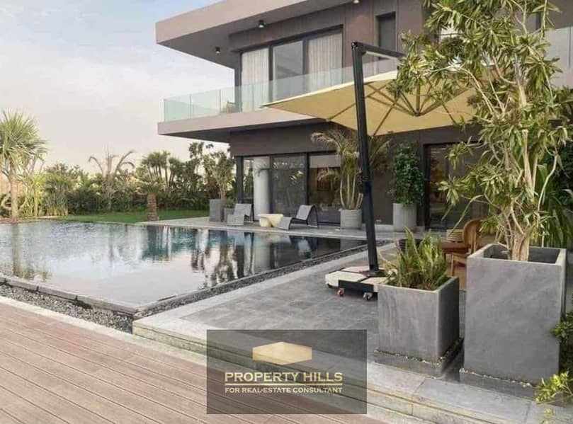 A villa ready for delivery in a few months, with a huge area of 643m and a private swimming pool in Swan Lake - Hassan Allam in Sheikh Zayed on 26th Axis directly next to First Heights, Rim Residence, and Joya, and across from Richmont and Samaa Zayed. - Więcej