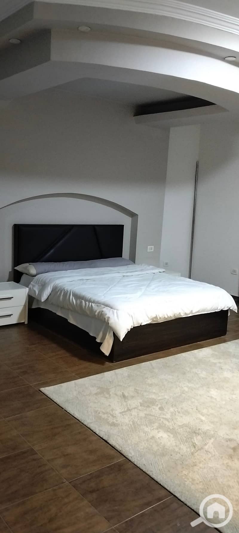 Furnished apartment for rent in 6th of October, First Neighborhood. Steps to the bus station, El-Hosary, and the university. Steps to Mall of Egypt, a third of an hour to Hyper One and Zayed. - Ansicht 2