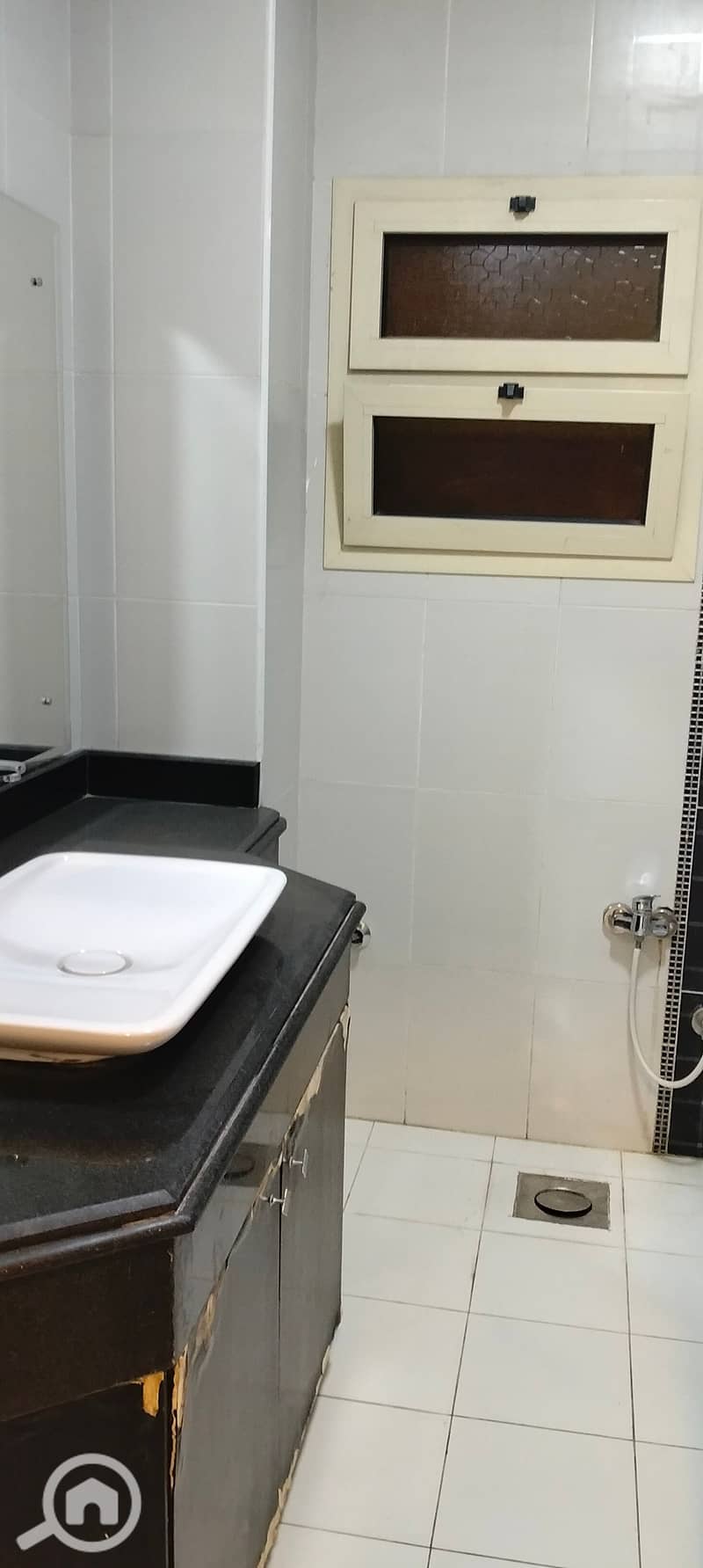 Furnished apartment for rent in 6th of October, First Neighborhood. Steps to the bus station, El-Hosary, and the university. Steps to Mall of Egypt, a third of an hour to Hyper One and Zayed. - Ansicht 3