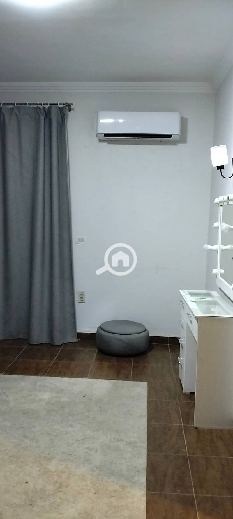 Furnished apartment for rent in 6th of October, First Neighborhood. Steps to the bus station, El-Hosary, and the university. Steps to Mall of Egypt, a third of an hour to Hyper One and Zayed. - Ansicht 4