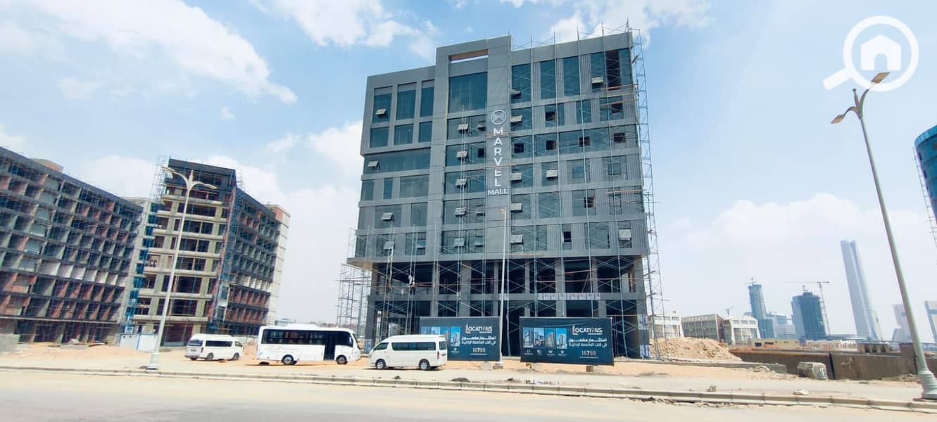Your store is an immediate pickup in the first row on the axis of hope, with an area of 48 square meters, 10% down payment, and installments over 7 years. The management and operation company is MRB, which means your investment is guaranteed in a strong location, a ready mall, and built. - Ansicht 2