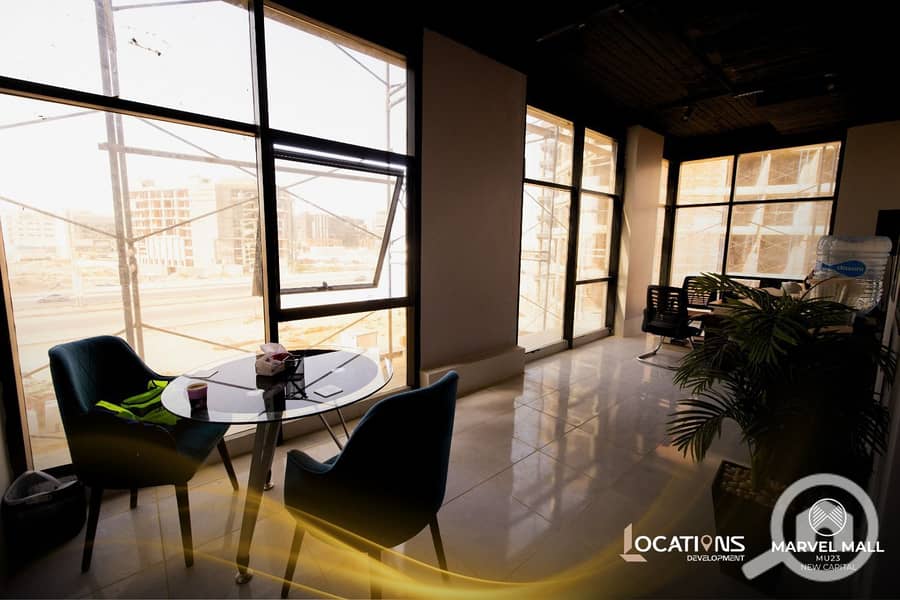 Your store is an immediate pickup in the first row on the axis of hope, with an area of 48 square meters, 10% down payment, and installments over 7 years. The management and operation company is MRB, which means your investment is guaranteed in a strong location, a ready mall, and built. - Mehr