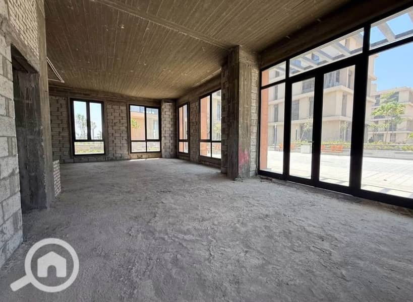 Administrative building 620m core & shell for rent in a prime location on Sokhna Road in District 5, Fifth Settlement - Widok 4