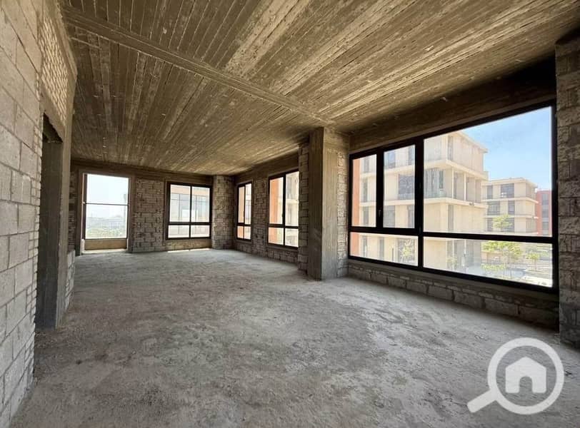 Administrative building 620m core & shell for rent in a prime location on Sokhna Road in District 5, Fifth Settlement - Widok 5
