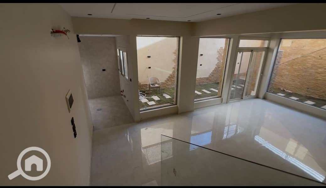Duplex 160 m + 25 m garden in the Italian neighborhood in October Gardens - Mehr