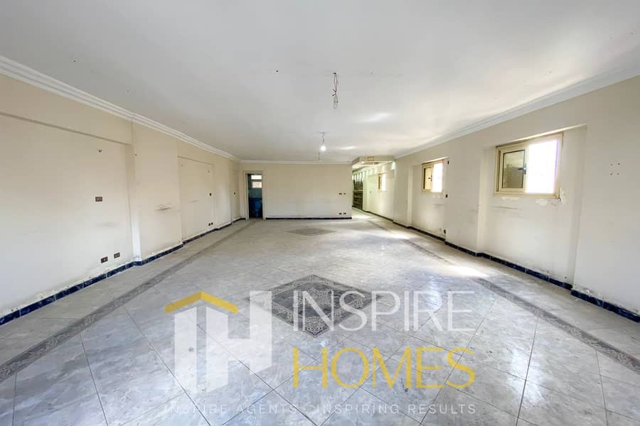 Apartment with an Exceptional Spacious Layout in a Prime Location Directly on Aboukir Street - Widok 2