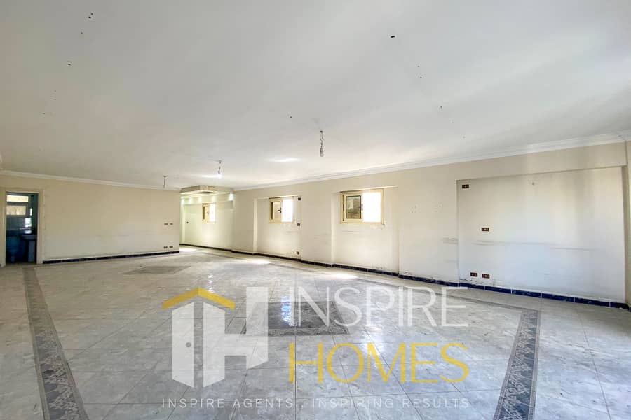 Apartment with an Exceptional Spacious Layout in a Prime Location Directly on Aboukir Street - Widok 3