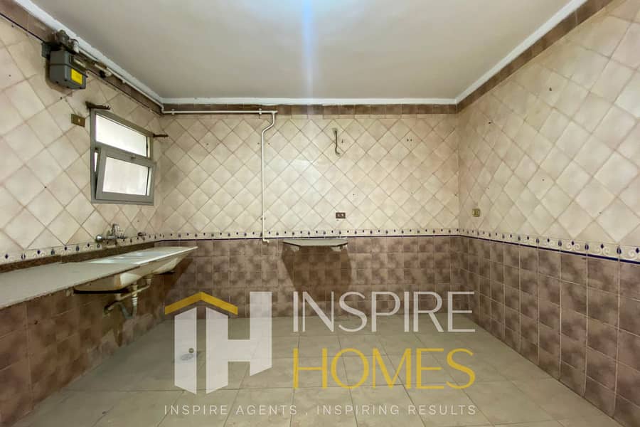 Apartment with an Exceptional Spacious Layout in a Prime Location Directly on Aboukir Street - Więcej