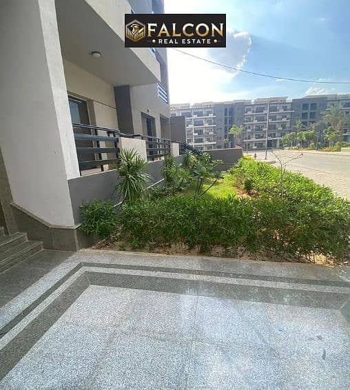 With a down payment of 340,000 and flexible payment plans, own a unit with an open view of a water feature at The Crest Compound in the heart of New C – pohled 2