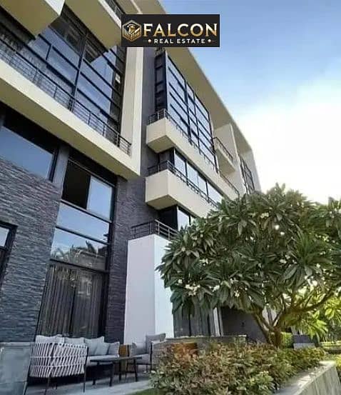 With a down payment of 340,000 and flexible payment plans, own a unit with an open view of a water feature at The Crest Compound in the heart of New C – další