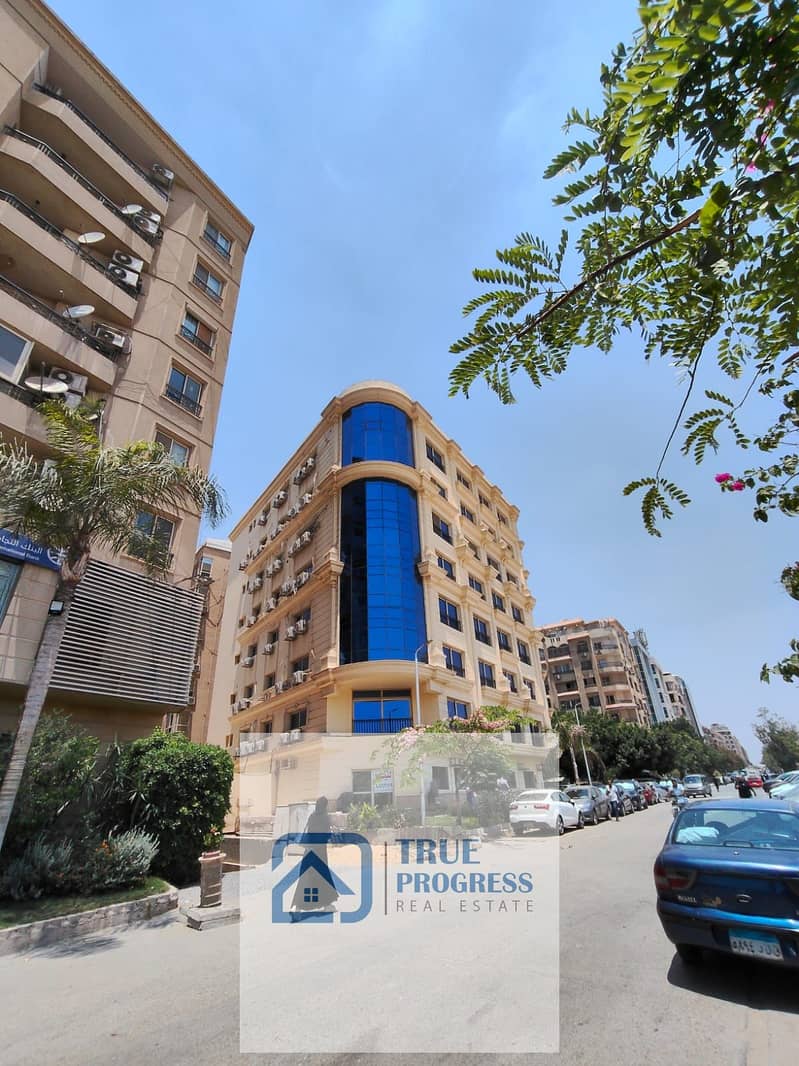A rare investment opportunity in the heart of Maadi. Administrative and commercial floors for sale within a distinctive building with lease contracts with major companies. Each floor is available for independent sale, with the possibility of purchasing more than one floor according to the investor's needs. - Widok 2