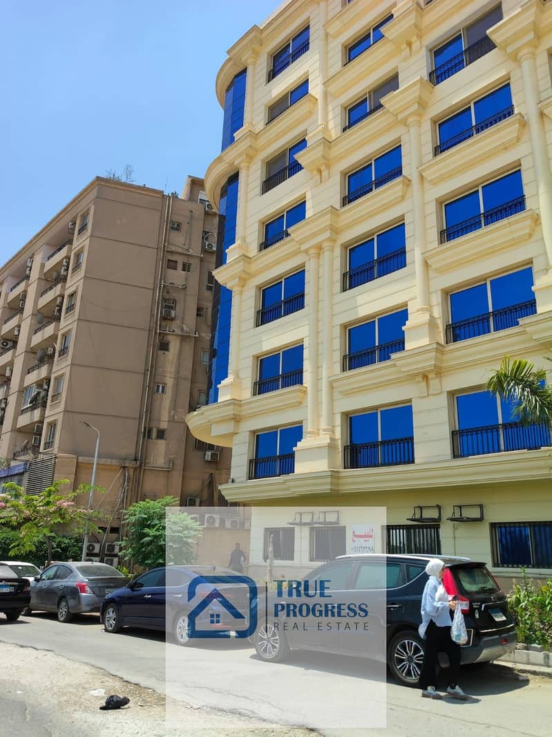 A rare investment opportunity in the heart of Maadi. Administrative and commercial floors for sale within a distinctive building with lease contracts with major companies. Each floor is available for independent sale, with the possibility of purchasing more than one floor according to the investor's needs. - Widok 3