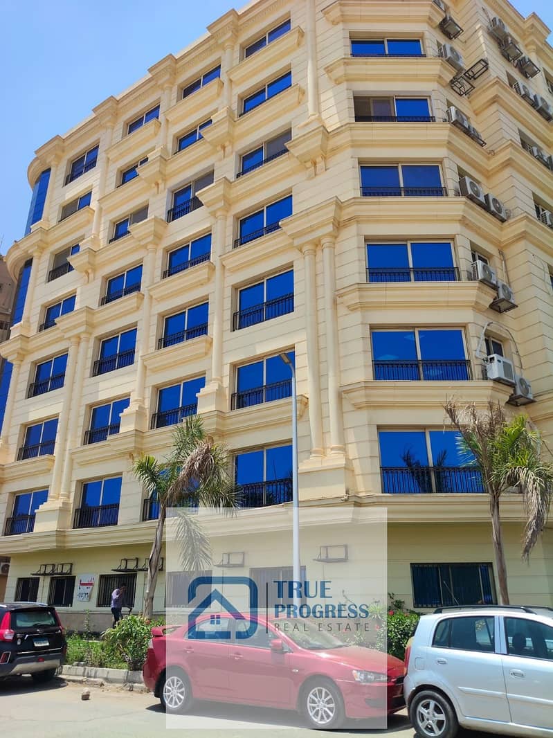 A rare investment opportunity in the heart of Maadi. Administrative and commercial floors for sale within a distinctive building with lease contracts with major companies. Each floor is available for independent sale, with the possibility of purchasing more than one floor according to the investor's needs. - Więcej