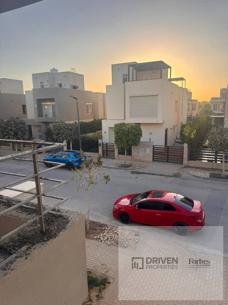 Ready To Move Fully Finished Townhouse For Sale In The Crown Palm Hills Compound Golf Extension 6th of October Giza - Widok 3