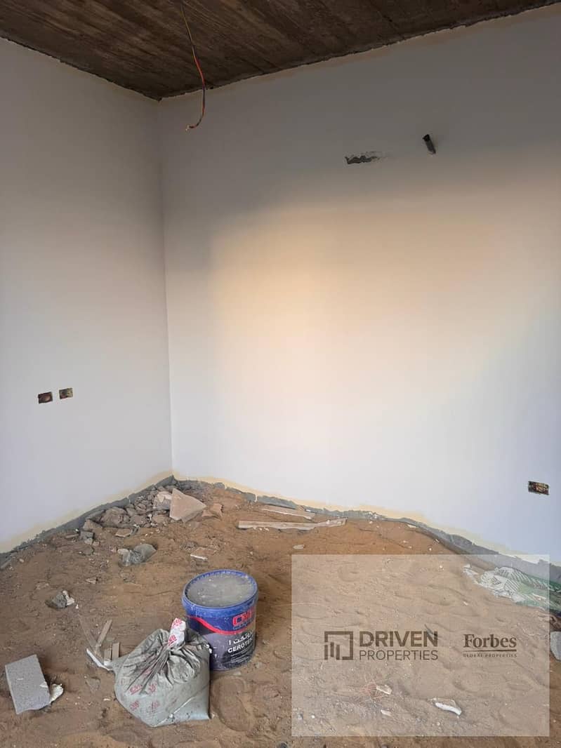 Ready To Move Fully Finished Townhouse For Sale In The Crown Palm Hills Compound Golf Extension 6th of October Giza - Widok 6