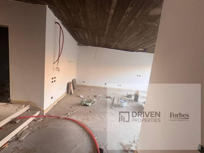 Ready To Move Fully Finished Townhouse For Sale In The Crown Palm Hills Compound Golf Extension 6th of October Giza - Więcej