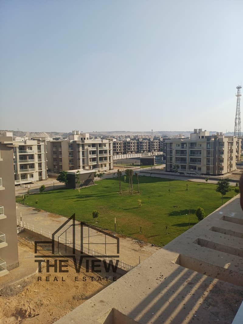 Apartment for Sale with Excellent Layout and Premium View, Phase 4 (Semi-Finished with Private Elevator) - EL KHAMAYEL COMPOUND - Vista 3