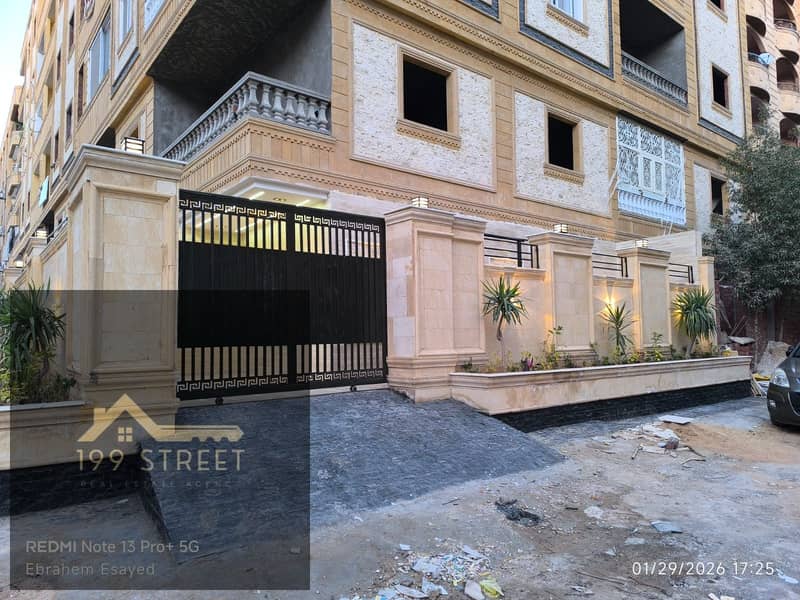 175m Corner Ground Villa with Garden for Sale Hadayek Al Ahram Zone T - Widok 3