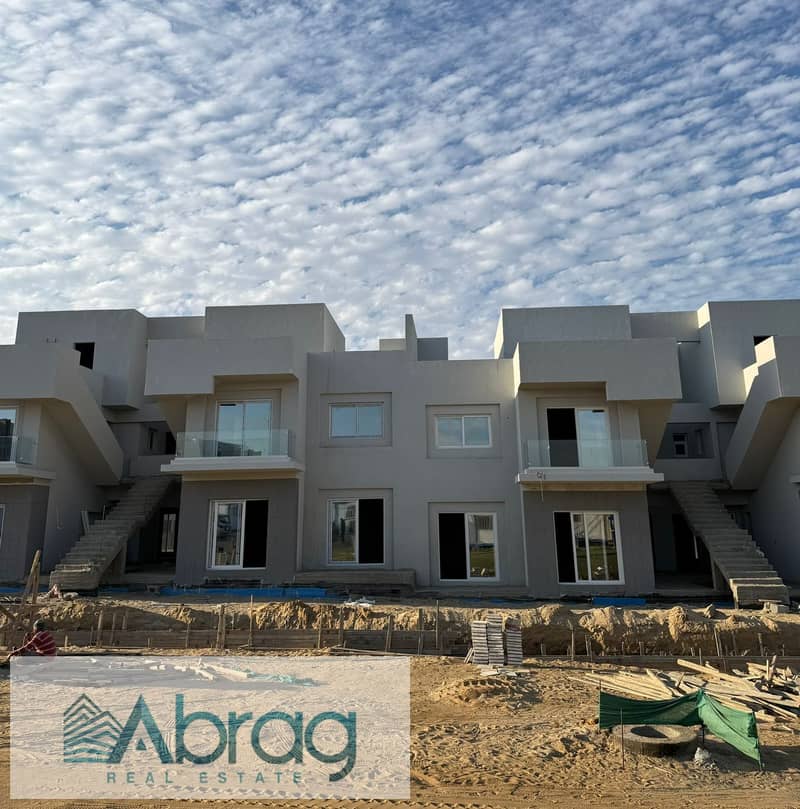 Opportunity Delivery 2027, 5% down payment, townhouse for sale in installments 7 years, near the Dahshur Road new Zayed, V LEVELS – pohled 2