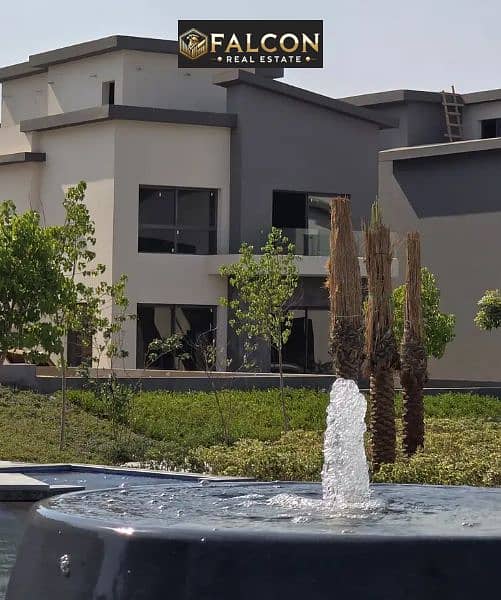 A luxurious villa for sale in a strategic location with a magnificent view, situated in The Crest compound in New Cairo (Fifth Settlement). - Widok 5