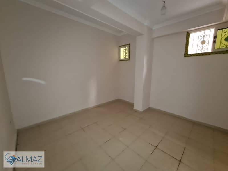 Empty basement of 170 square meters for rent, suitable for residential or commercial use, in Al Banafseg 11 Villas,First Settlement, near The Waterway - Widok 3