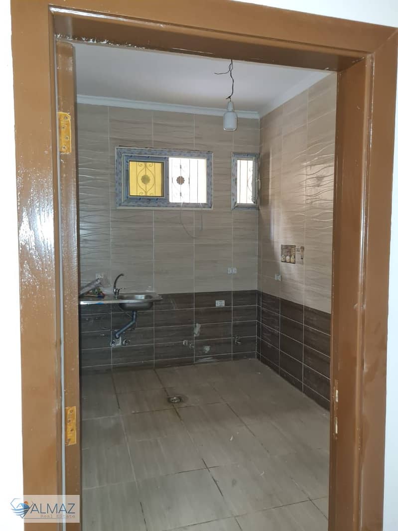 Empty basement of 170 square meters for rent, suitable for residential or commercial use, in Al Banafseg 11 Villas,First Settlement, near The Waterway - Widok 6