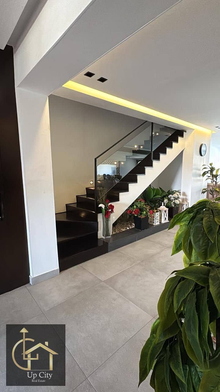 Special I Villa Roof with Majestic Lake View Prime location with appliance and AC’s - Ansicht 6