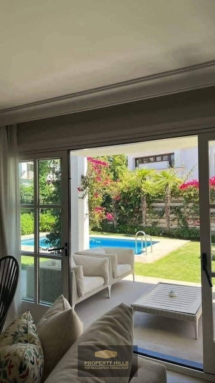 Move in now to a 3-story villa with hotel finishing and a view of the lakes next to October Park. – pohled 2