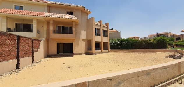 6 Bedroom Townhouse for Sale in Shorouk City, Cairo - townhouse corner 6 Bedroom Townhouse for Sale in Shorouk City, Cairo - townhouse corner