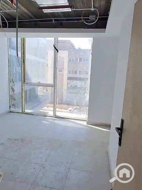 Office for rent, 53 sq m, in Emaar's Cairo Gate project, Sheikh Zayed, directly on the Desert Road, opposite Dandy Mall. - Mehr