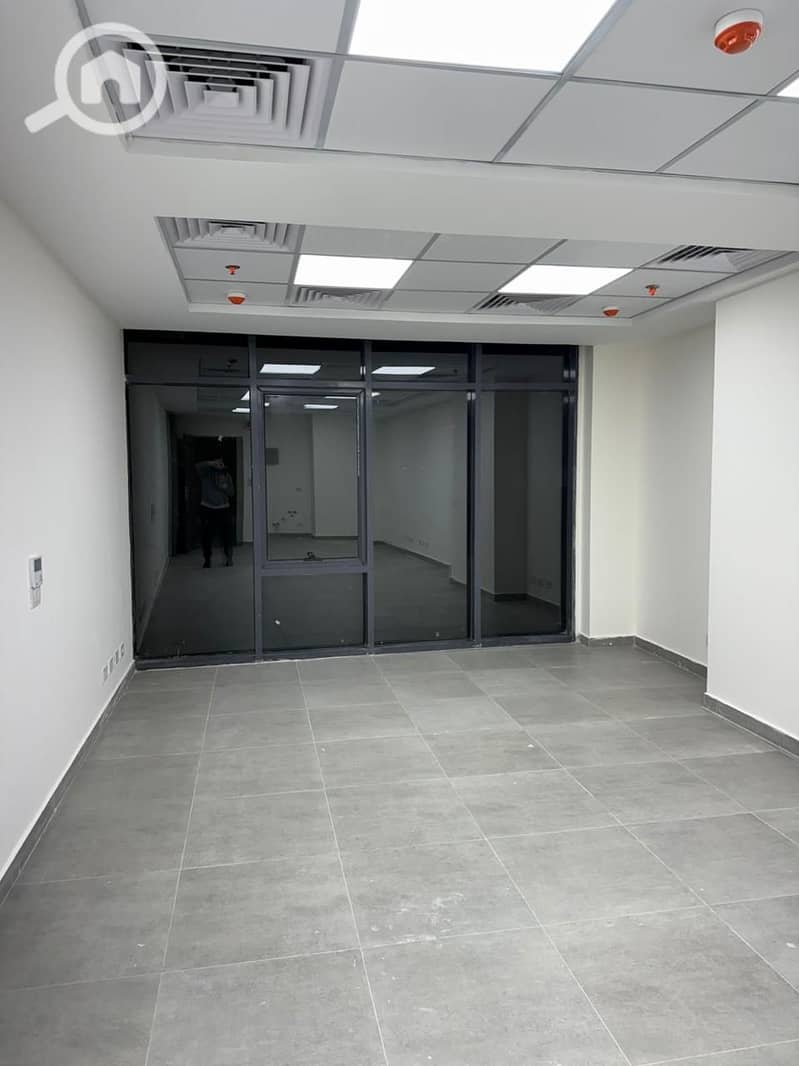 Office for rent in Ritzy, the heart of Sheikh Zayed, fully finished with air conditioning, an area of 66 square meters, open space, kitchenette, toilet, a distinctive location in Sheikh Zayed directly on El Shabab street. – další