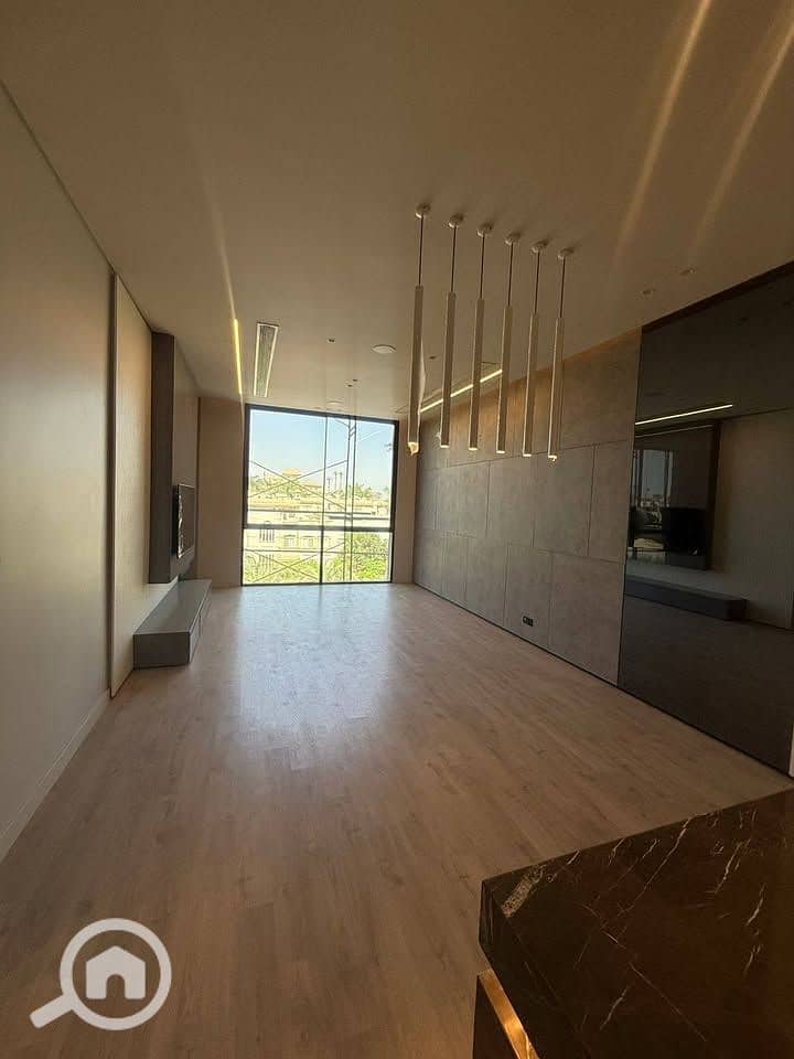 Own a duplex with a direct view of Land Escape in the Neom Pyramids compound, featuring all essential amenities for daily living. - Widok 2