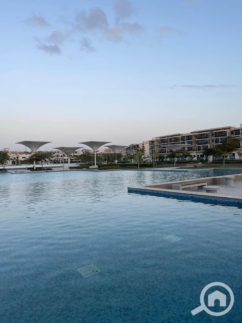 Own a duplex with a direct view of Land Escape in the Neom Pyramids compound, featuring all essential amenities for daily living. - Widok 3