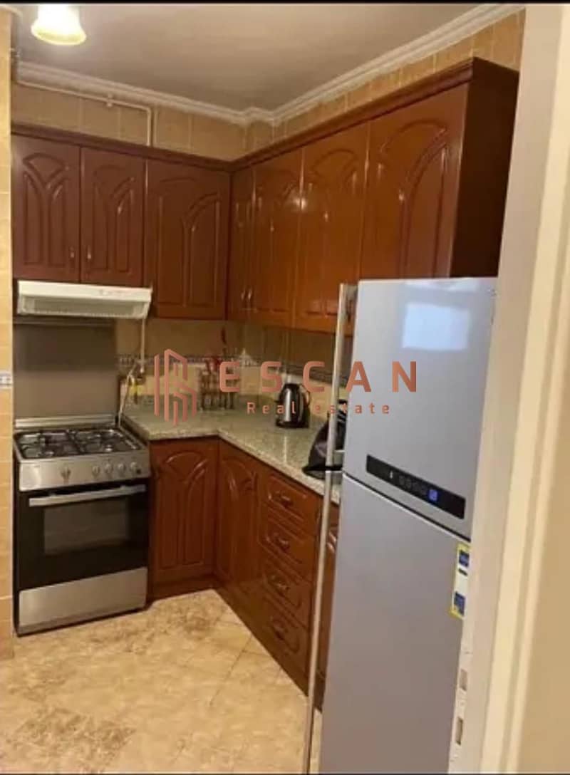 A unique opportunity to own an apartment in one of the best phases of Al Rehab, prime location with a garden view. - Więcej
