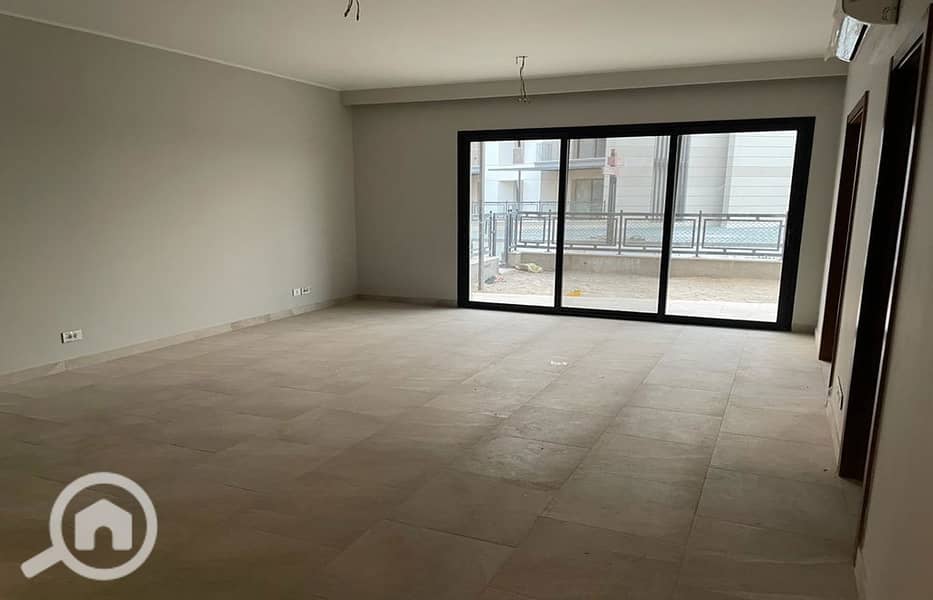 An apartment with a garden, furnished with air conditioning, ready for living in 6 West in Beverly. – další