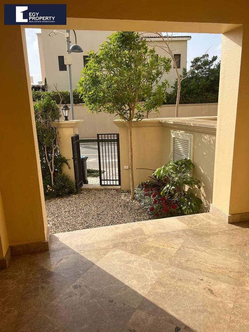 Villa For Sale In Uptown Emaar New Cairo Super Lux Ready To Move - Widok 2