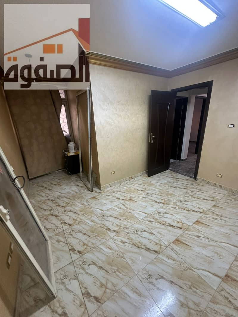 An office for rent in Zahraa El Maadi with a distinguished and upscale location. Very close to Fifty Street and near Carrefour, as well as all services, restaurants, and branded stores. It is licensed for administrative use. - Mehr