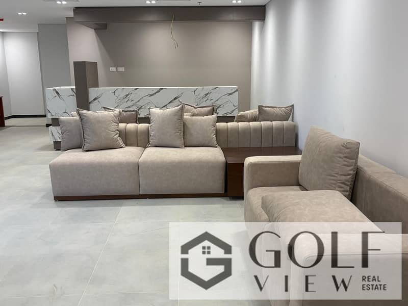 For a quick sale, lowest price: 65 m² clinic in Central Avenue, Sheikh Zayed. Immediate occupancy, fully finished and furnished. Prime location on the - Meer