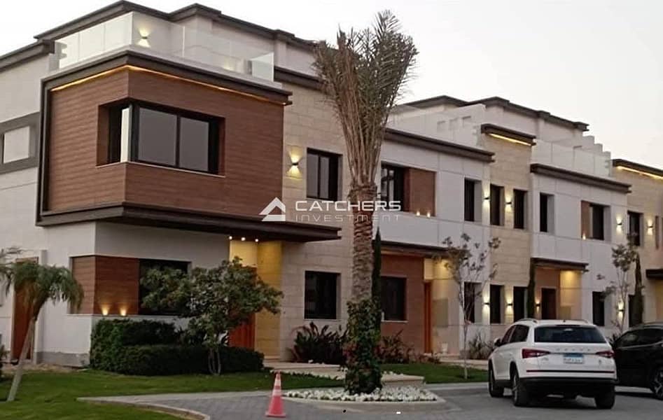 Twin house for sale in Azar Compound with a 45% cash discount, prime location next to Mivida and Hyde Park – pohled 3
