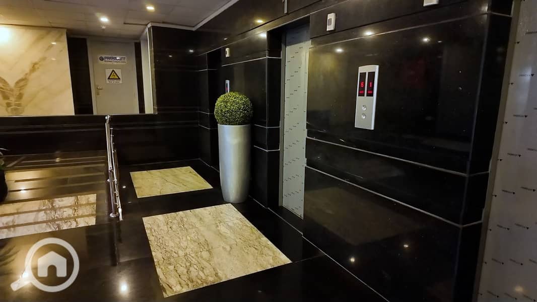 Premium Administrative Office for Sale | 200 SQM | Prime Business Hub in Sheraton | Behind Sun City Mall - Więcej