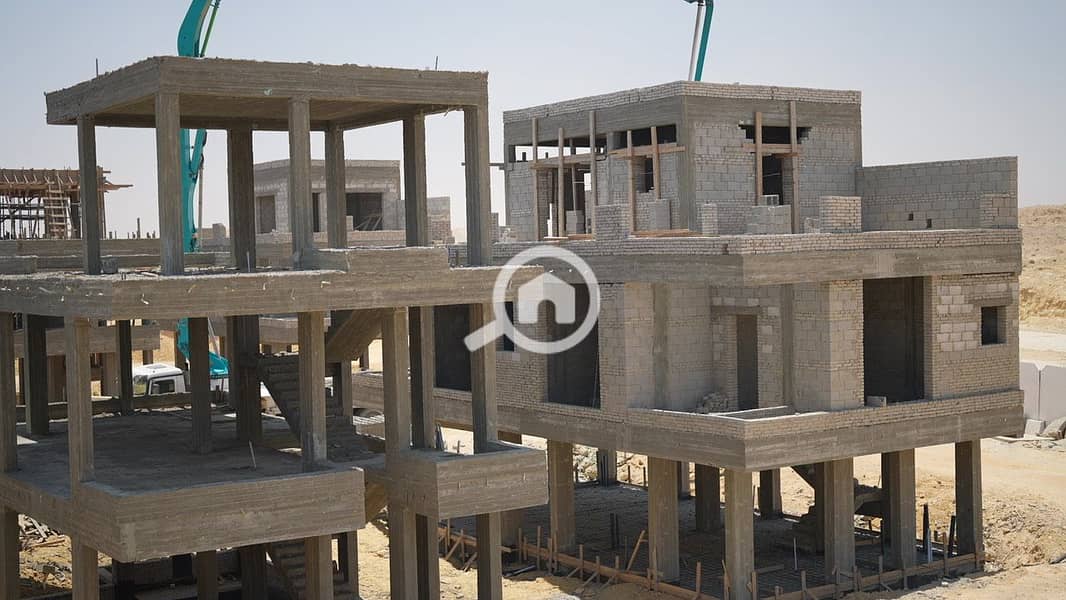 Apartment for sale in the Fifth Settlement on South Teseen Street, directly facing the Hyde Park compound and near Al-Nawadi Street; available with a – další