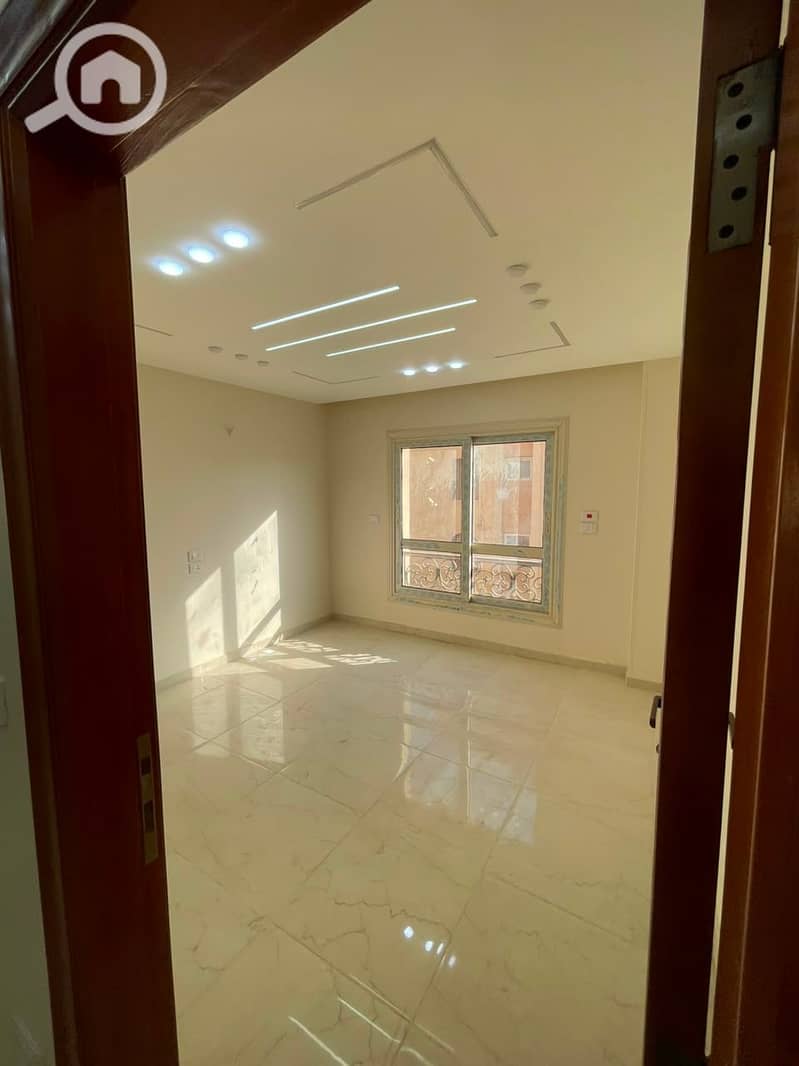 Apartment for rent in Al-Khamail Compound, 170 m, second floor, first occupancy, there is a private car garage. - Więcej