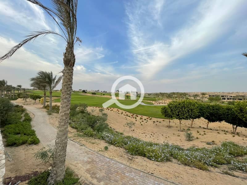 land villa for sale in new giza compound golf view land 750 sqm - Vue 2