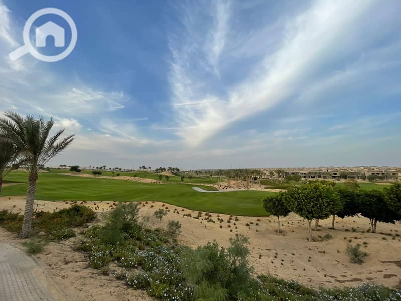 land villa for sale in new giza compound golf view land 750 sqm - Vue 4